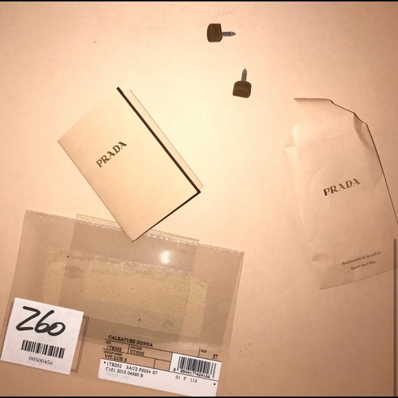 Prada heels - Picture 4 of 5